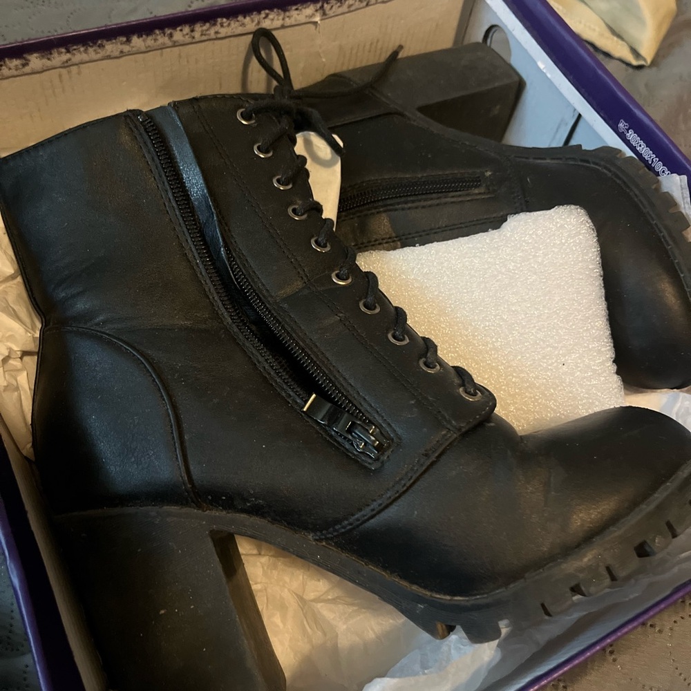 Elegant Black Lace-Up Women's Boots